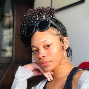 Meet your Posher, Dionne